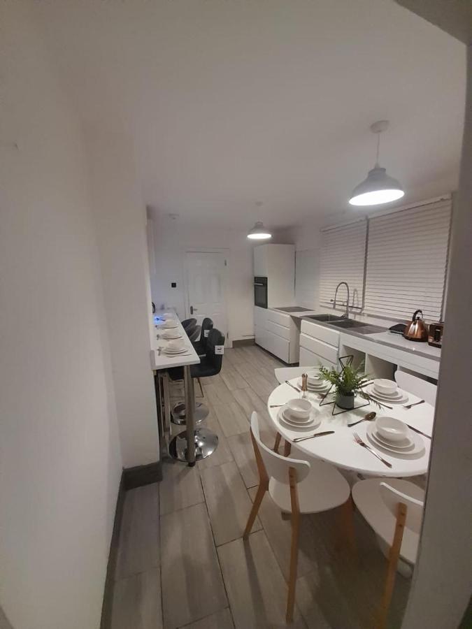 3-Bed House In London Self-Contained In Ladywell Villa Eksteriør bilde