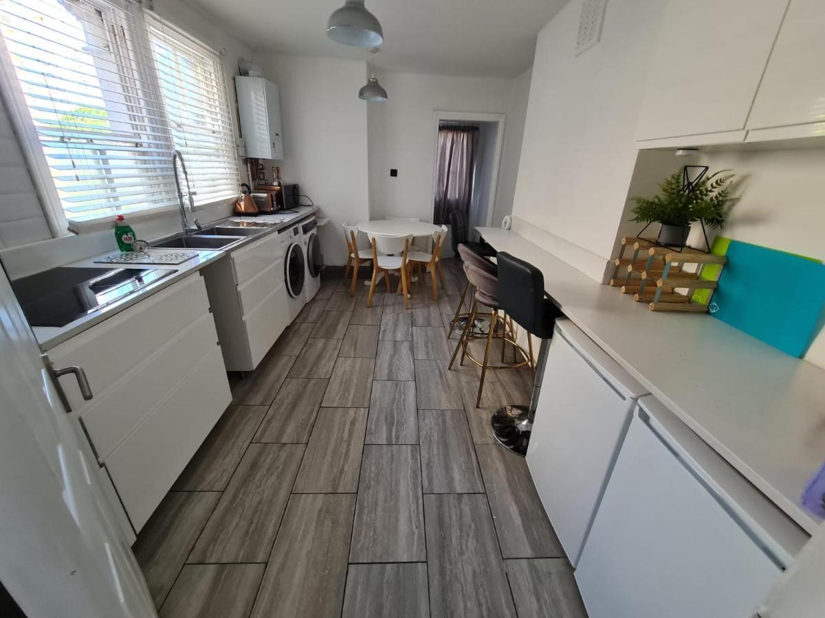 3-Bed House In London Self-Contained In Ladywell Villa Eksteriør bilde