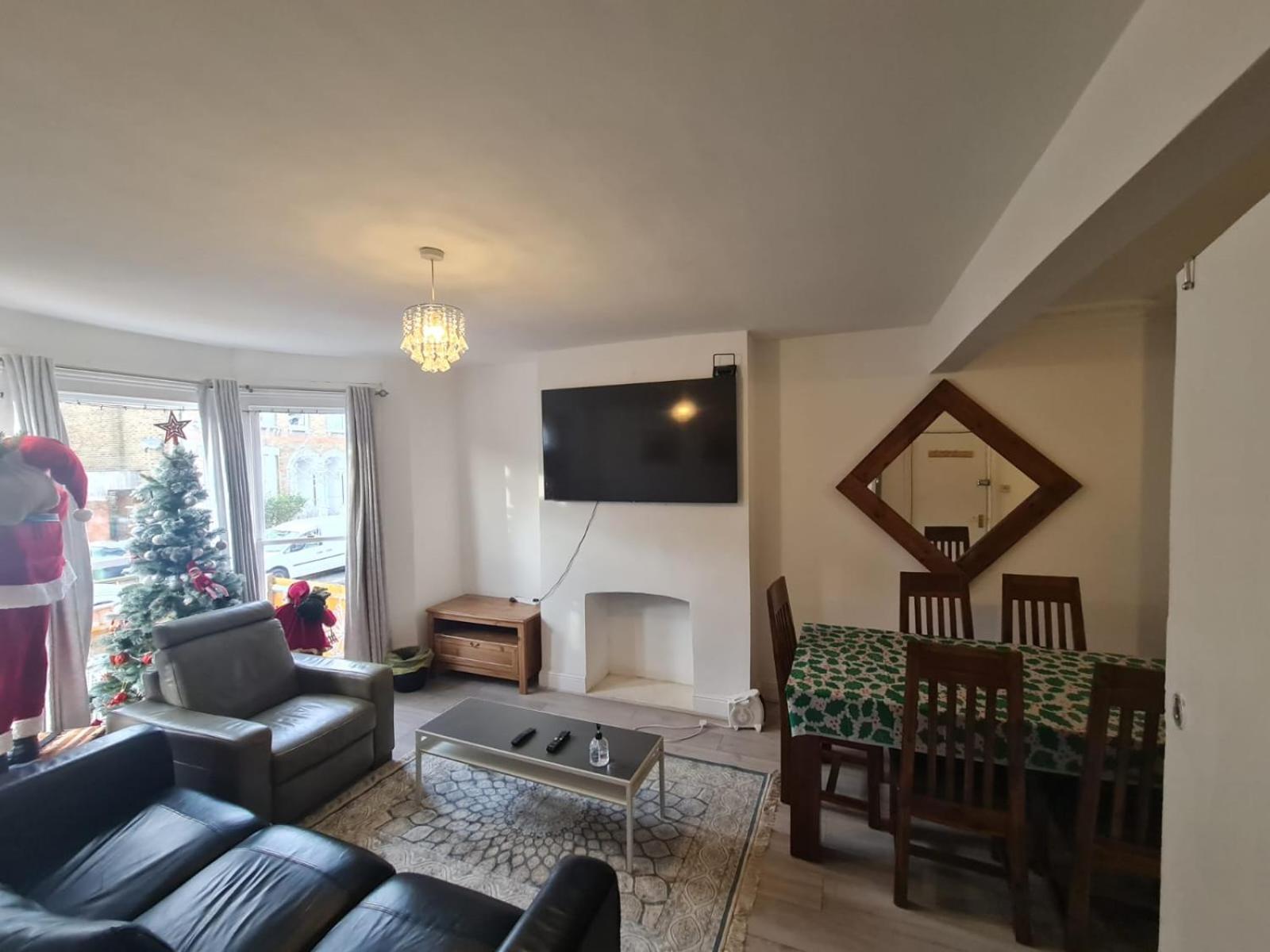 3-Bed House In London Self-Contained In Ladywell Villa Eksteriør bilde